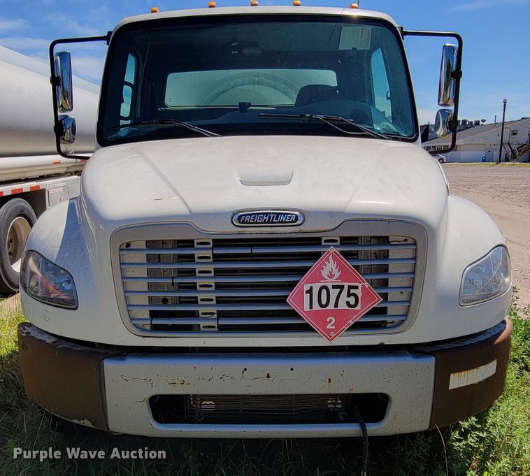 image for item DM2457 2003 Freightliner Business Class M2  propane truck