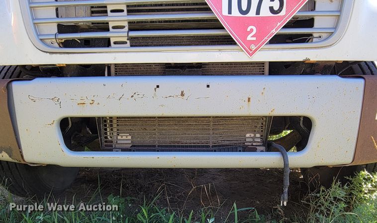 image for item DM2457 2003 Freightliner Business Class M2  propane truck