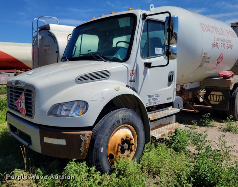 image for item DM2457 2003 Freightliner Business Class M2  propane truck