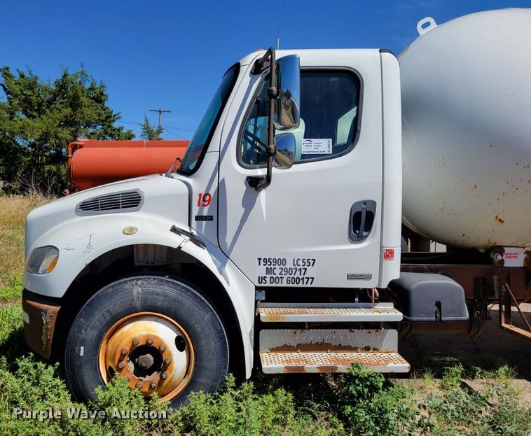 image for item DM2457 2003 Freightliner Business Class M2  propane truck