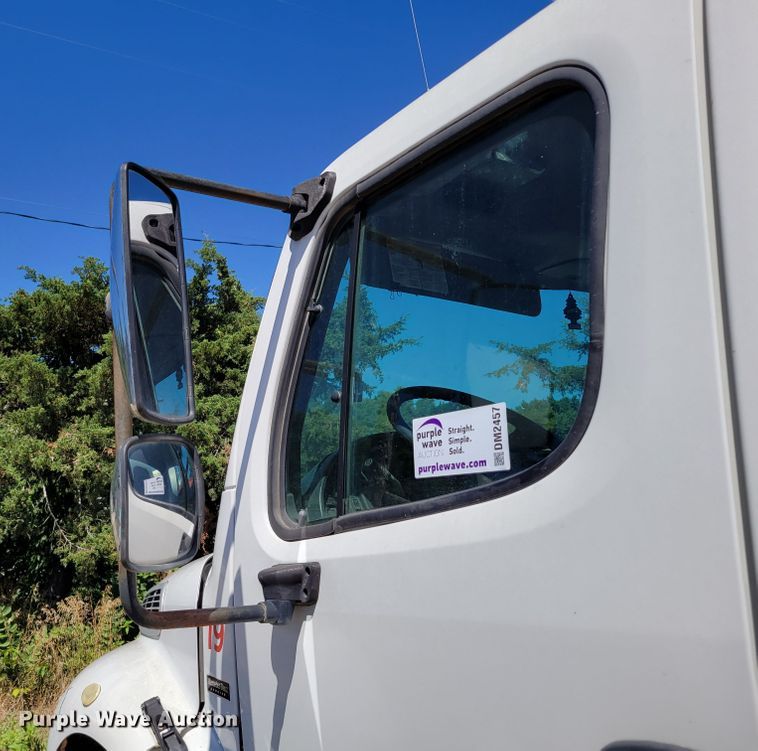 image for item DM2457 2003 Freightliner Business Class M2  propane truck