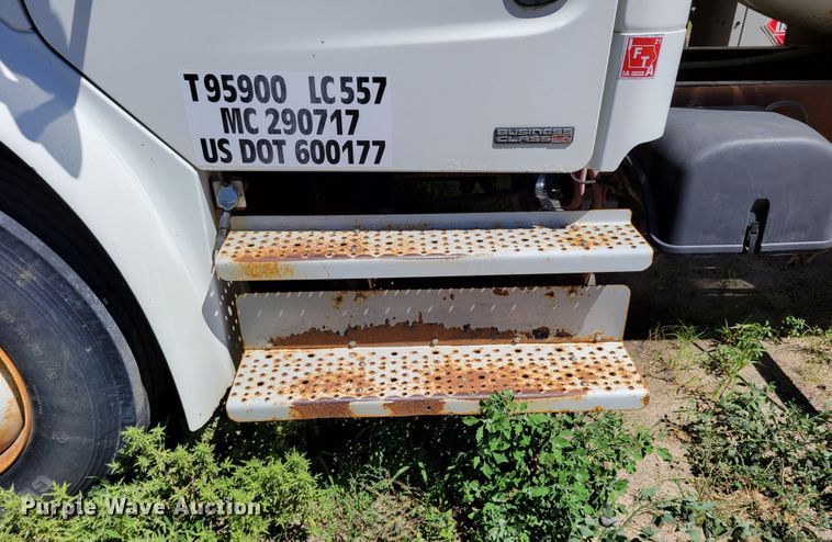 image for item DM2457 2003 Freightliner Business Class M2  propane truck