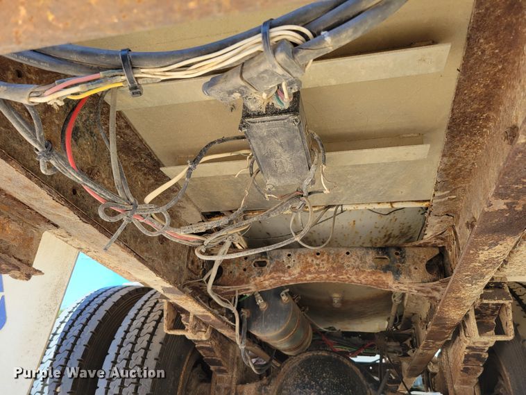 image for item DM2457 2003 Freightliner Business Class M2  propane truck