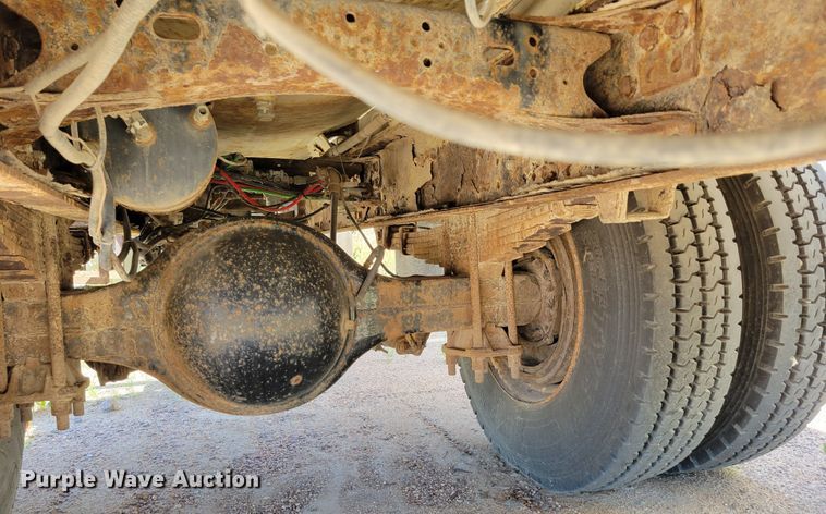 image for item DM2457 2003 Freightliner Business Class M2  propane truck