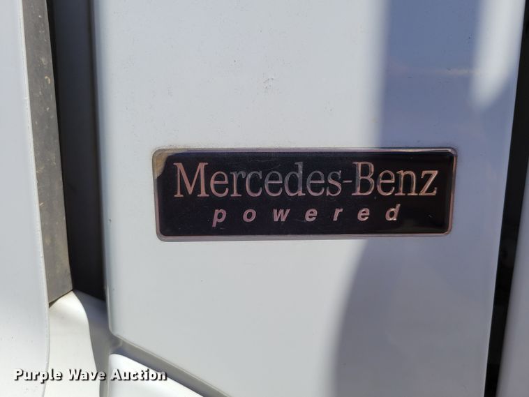 image for item DM2457 2003 Freightliner Business Class M2  propane truck