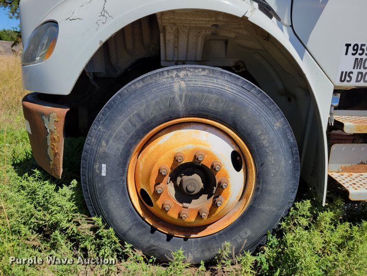 image for item DM2457 2003 Freightliner Business Class M2  propane truck