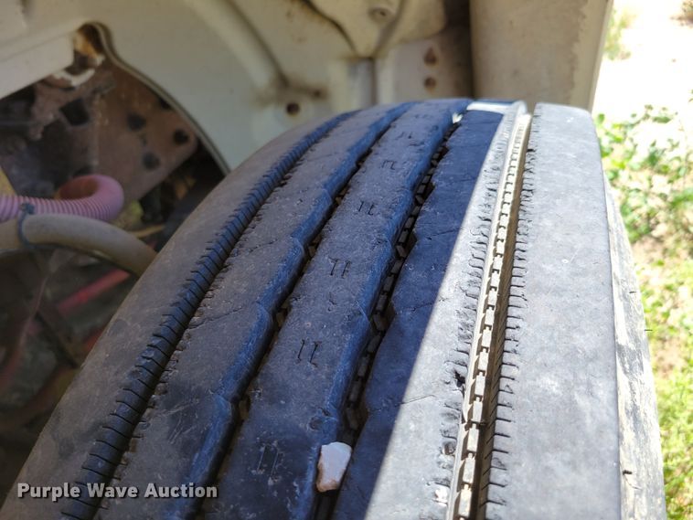 image for item DM2457 2003 Freightliner Business Class M2  propane truck