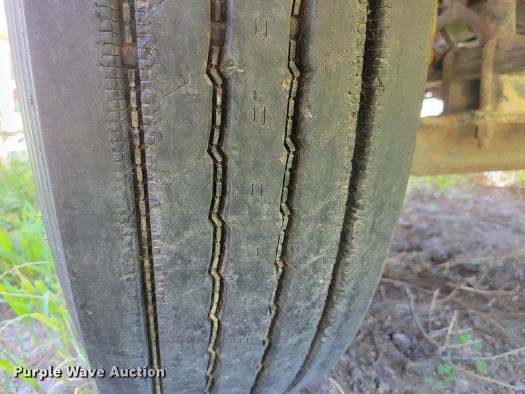 image for item DM2457 2003 Freightliner Business Class M2  propane truck