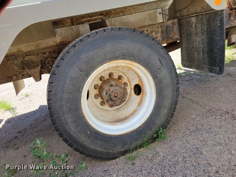 image for item DM2457 2003 Freightliner Business Class M2  propane truck