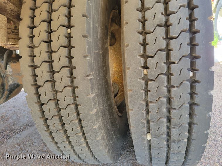 image for item DM2457 2003 Freightliner Business Class M2  propane truck