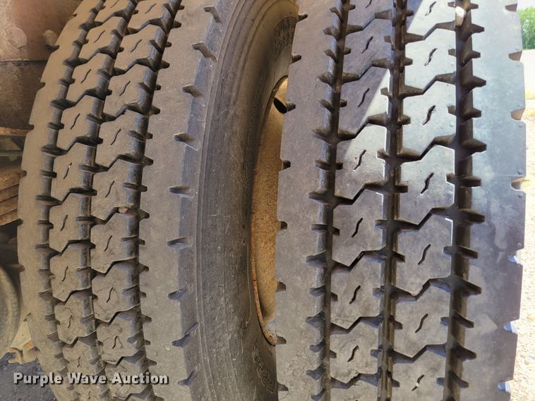 image for item DM2457 2003 Freightliner Business Class M2  propane truck