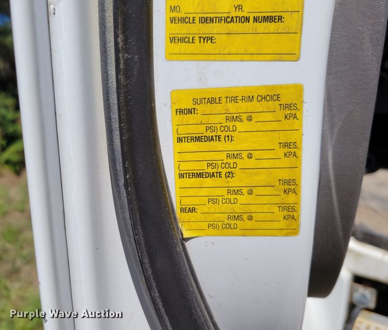 image for item DM2457 2003 Freightliner Business Class M2  propane truck