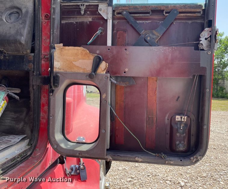 image for item DM4178 1993 International 9400  semi truck