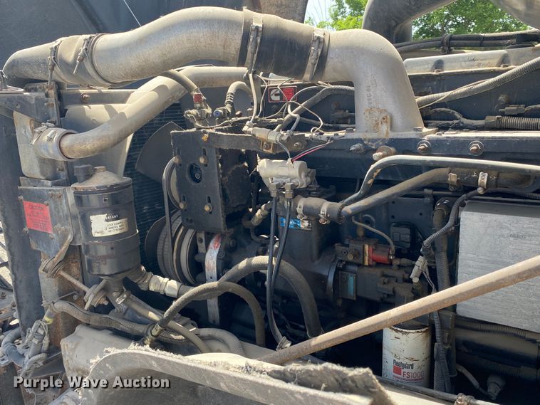 image for item DM4178 1993 International 9400  semi truck