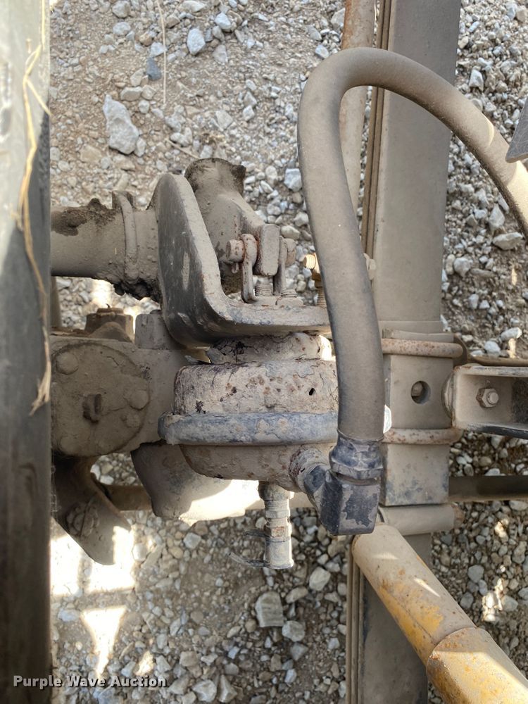 image for item DM4178 1993 International 9400  semi truck