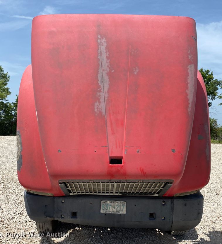 image for item DM4178 1993 International 9400  semi truck