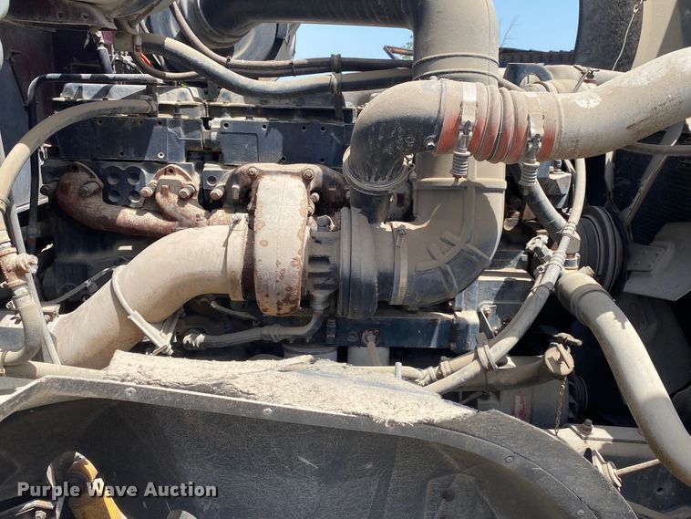 image for item DM4178 1993 International 9400  semi truck