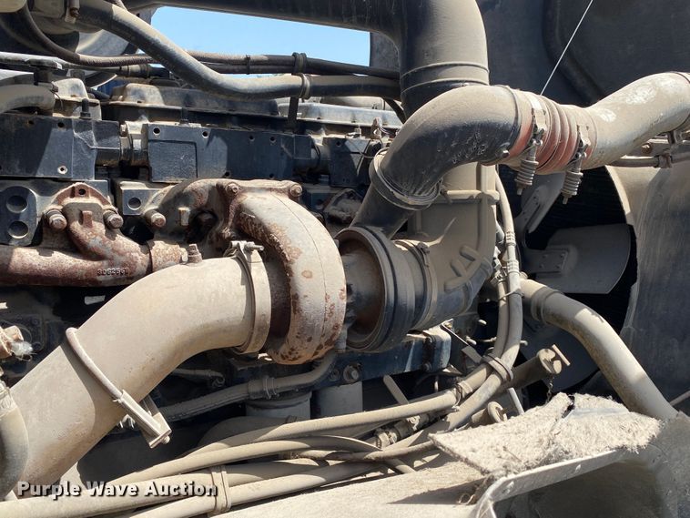 image for item DM4178 1993 International 9400  semi truck