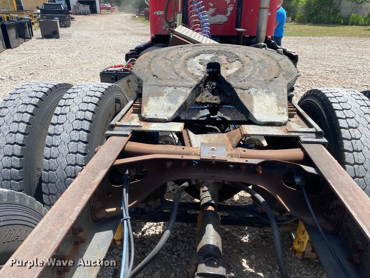 image for item DM4178 1993 International 9400  semi truck