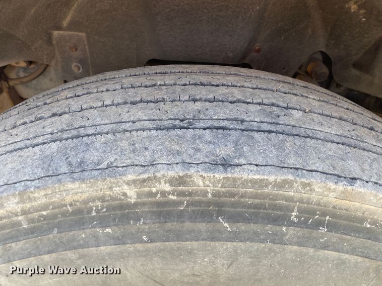 image for item DM4178 1993 International 9400  semi truck