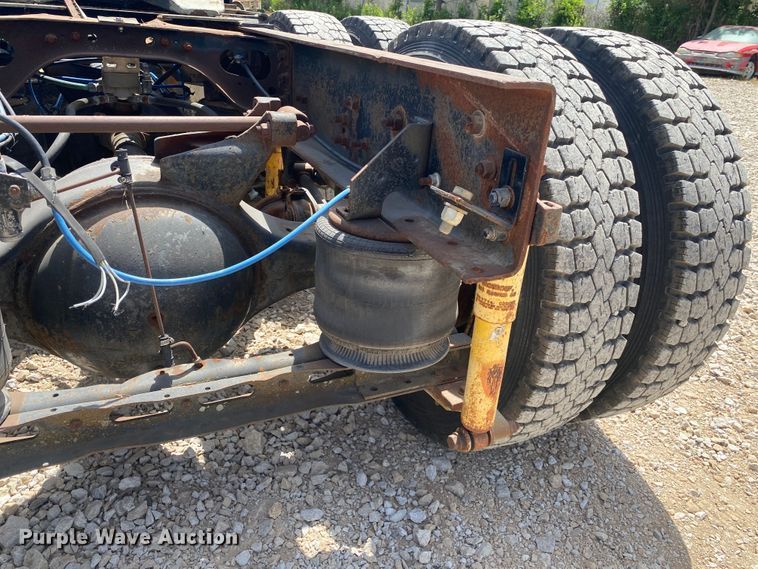 image for item DM4178 1993 International 9400  semi truck