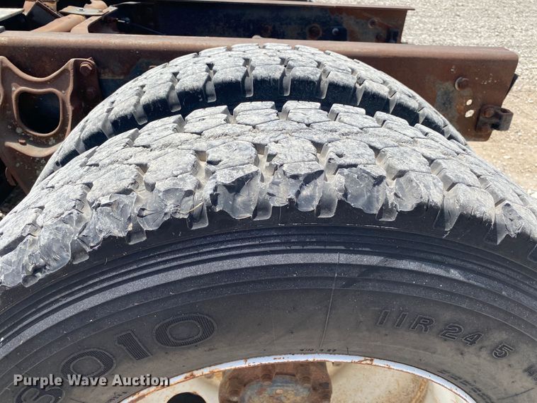 image for item DM4178 1993 International 9400  semi truck