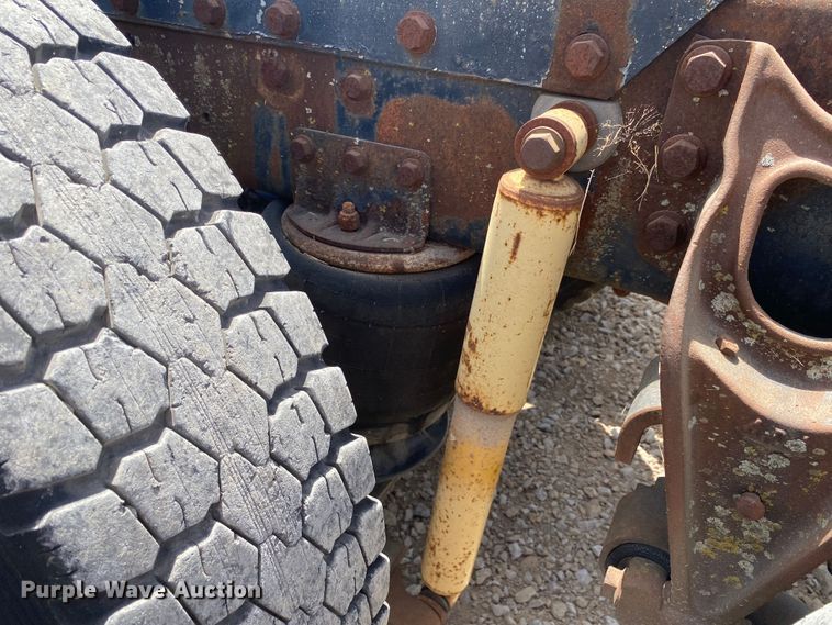 image for item DM4178 1993 International 9400  semi truck