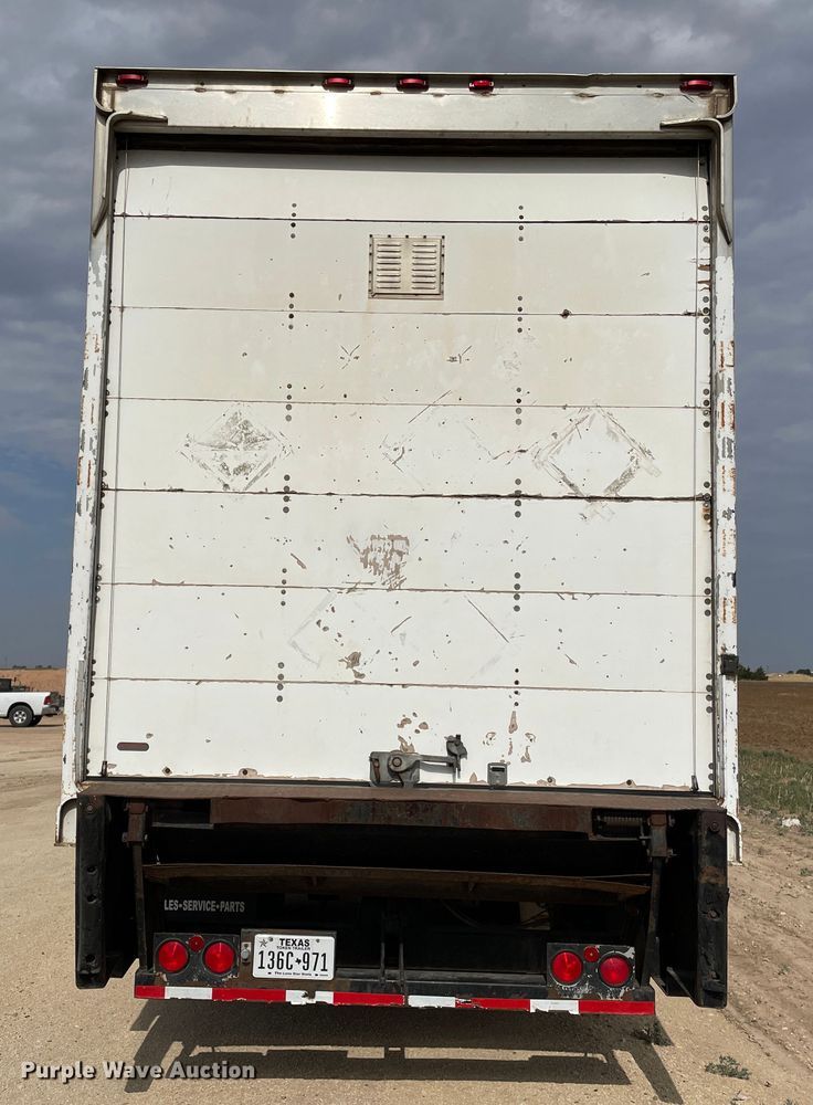 image for item DN5073 2000 Utility Trailer MFG VS2DC  dry van trailer