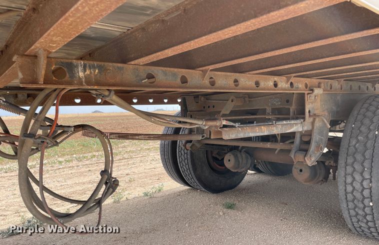 image for item DN5073 2000 Utility Trailer MFG VS2DC  dry van trailer