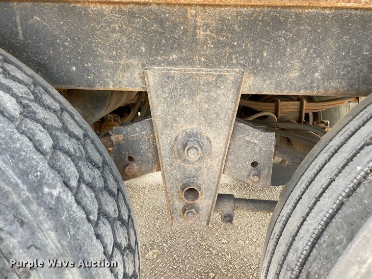 image for item DN5073 2000 Utility Trailer MFG VS2DC  dry van trailer