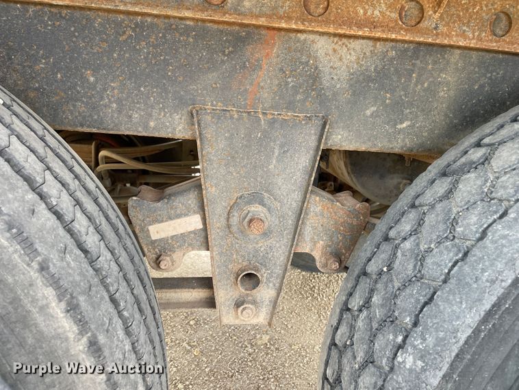 image for item DN5073 2000 Utility Trailer MFG VS2DC  dry van trailer