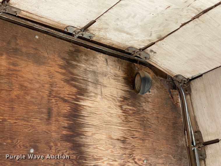 image for item DN5073 2000 Utility Trailer MFG VS2DC  dry van trailer