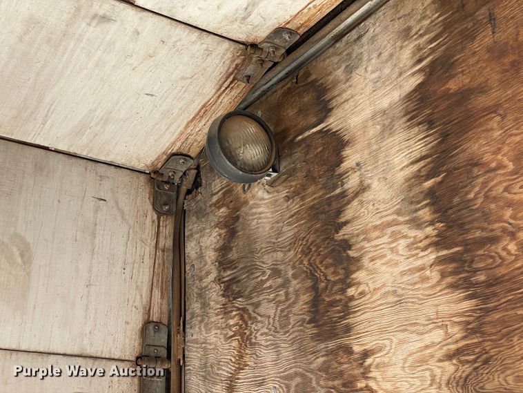 image for item DN5073 2000 Utility Trailer MFG VS2DC  dry van trailer