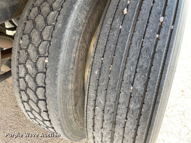 image for item DN5073 2000 Utility Trailer MFG VS2DC  dry van trailer