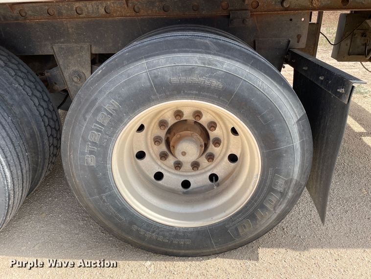 image for item DN5073 2000 Utility Trailer MFG VS2DC  dry van trailer