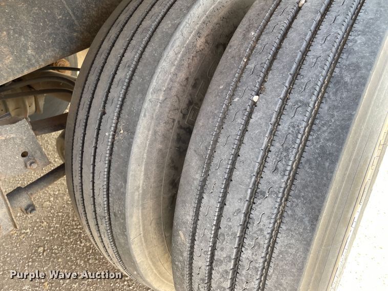 image for item DN5073 2000 Utility Trailer MFG VS2DC  dry van trailer