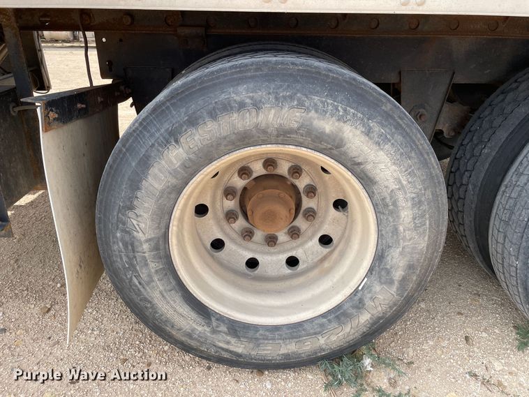 image for item DN5073 2000 Utility Trailer MFG VS2DC  dry van trailer