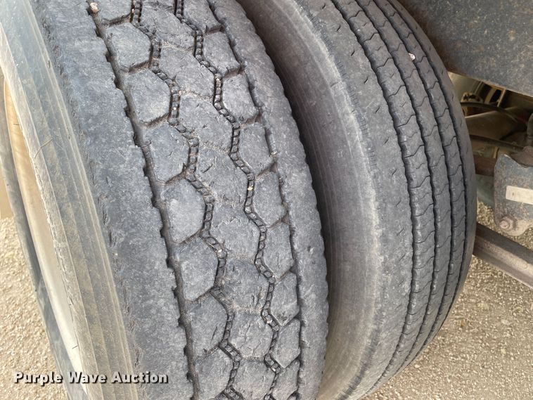 image for item DN5073 2000 Utility Trailer MFG VS2DC  dry van trailer