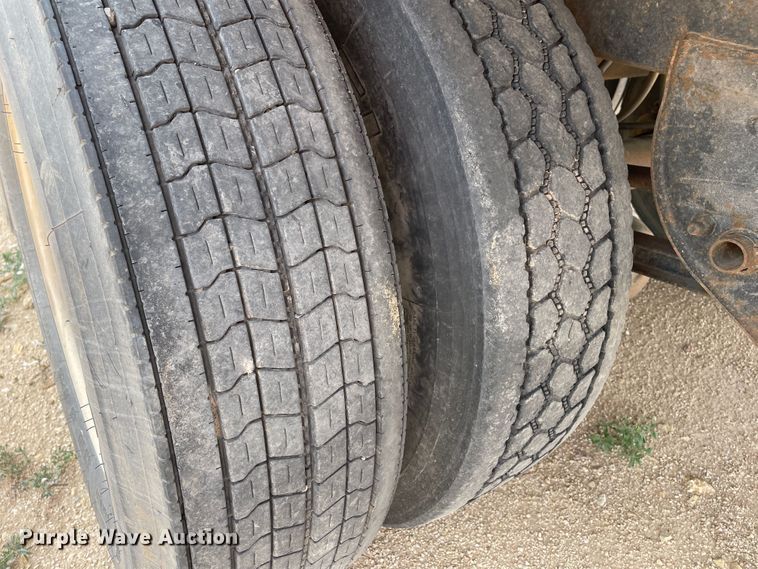 image for item DN5073 2000 Utility Trailer MFG VS2DC  dry van trailer