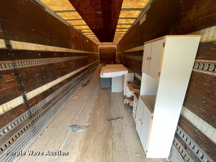 image for item DN5074 2000 Utility Trailer MFG  dry van trailer