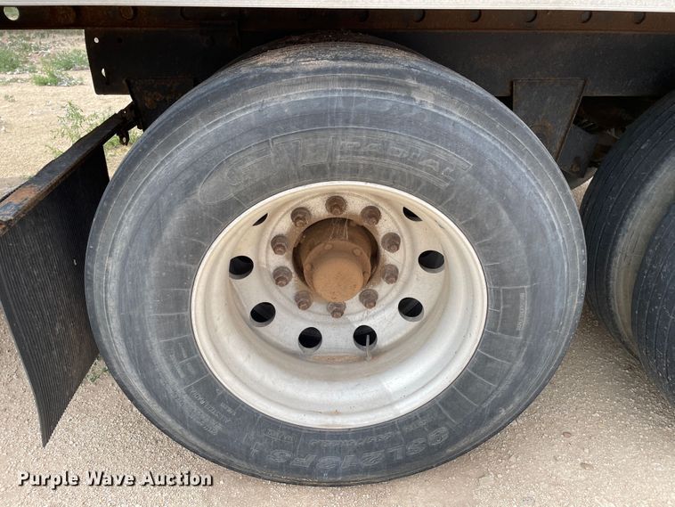 image for item DN5074 2000 Utility Trailer MFG  dry van trailer