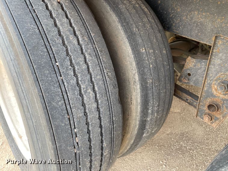 image for item DN5074 2000 Utility Trailer MFG  dry van trailer