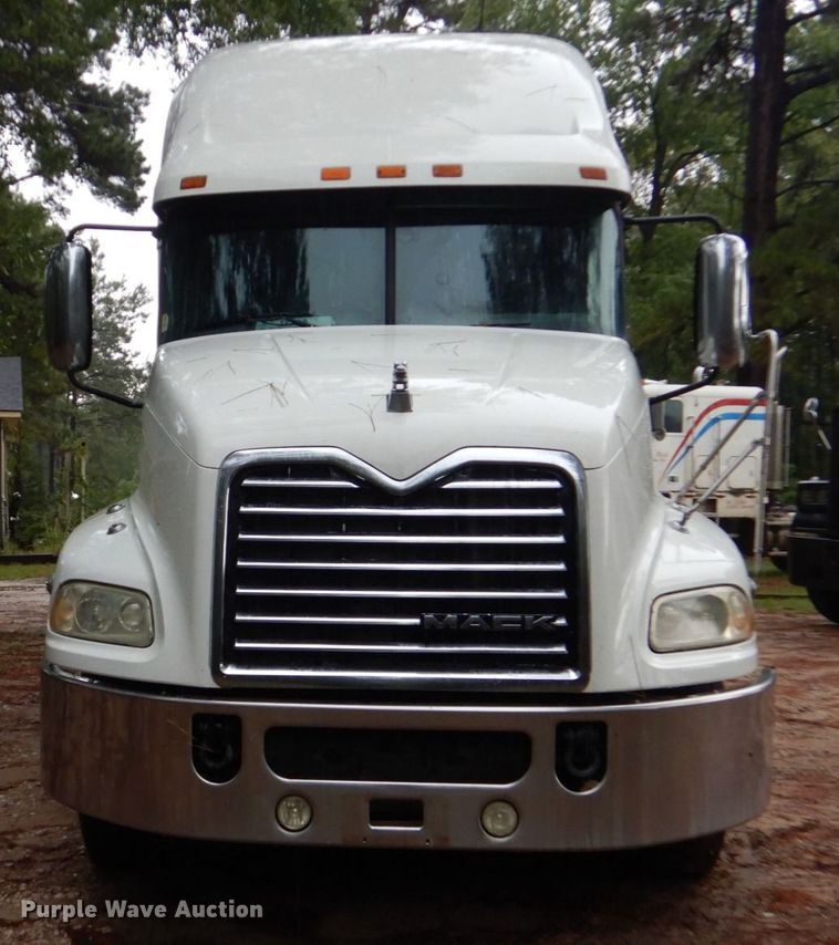 image for item DO1444 2010 Mack CXU613  semi truck
