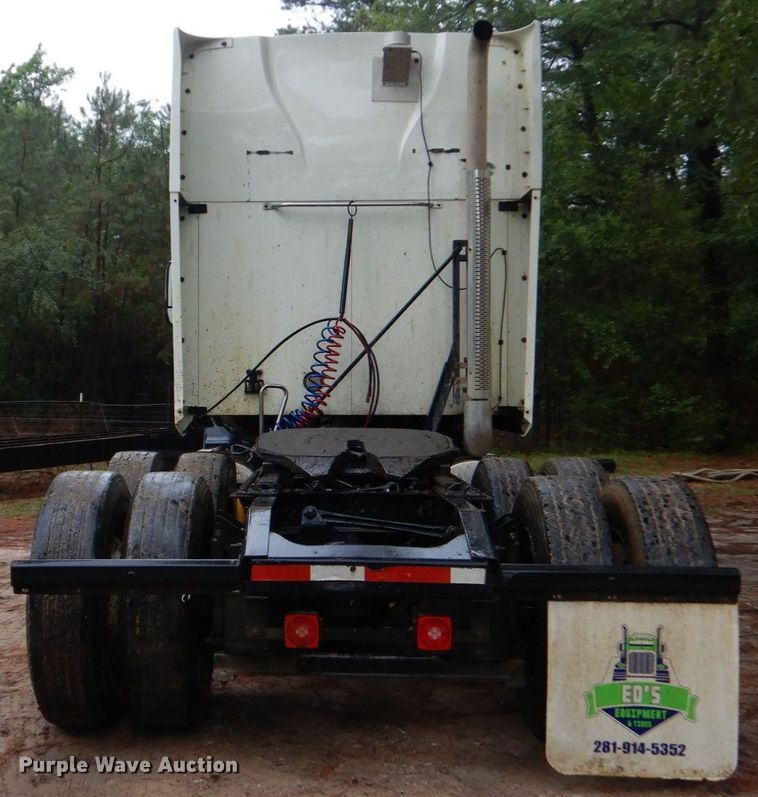 image for item DO1444 2010 Mack CXU613  semi truck