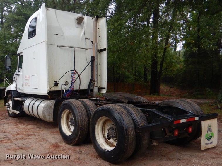 image for item DO1444 2010 Mack CXU613  semi truck