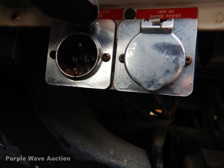 image for item DO1444 2010 Mack CXU613  semi truck