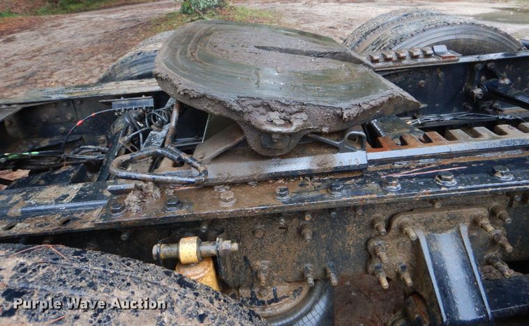 image for item DO1444 2010 Mack CXU613  semi truck