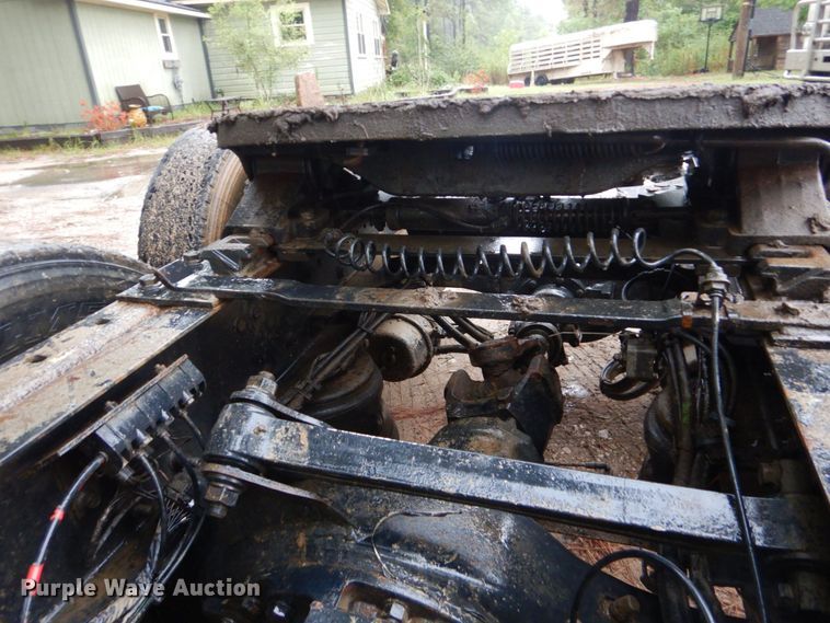 image for item DO1444 2010 Mack CXU613  semi truck