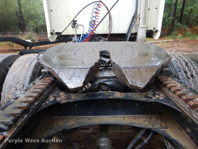 image for item DO1444 2010 Mack CXU613  semi truck