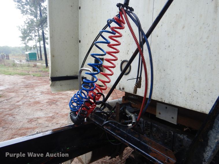 image for item DO1444 2010 Mack CXU613  semi truck